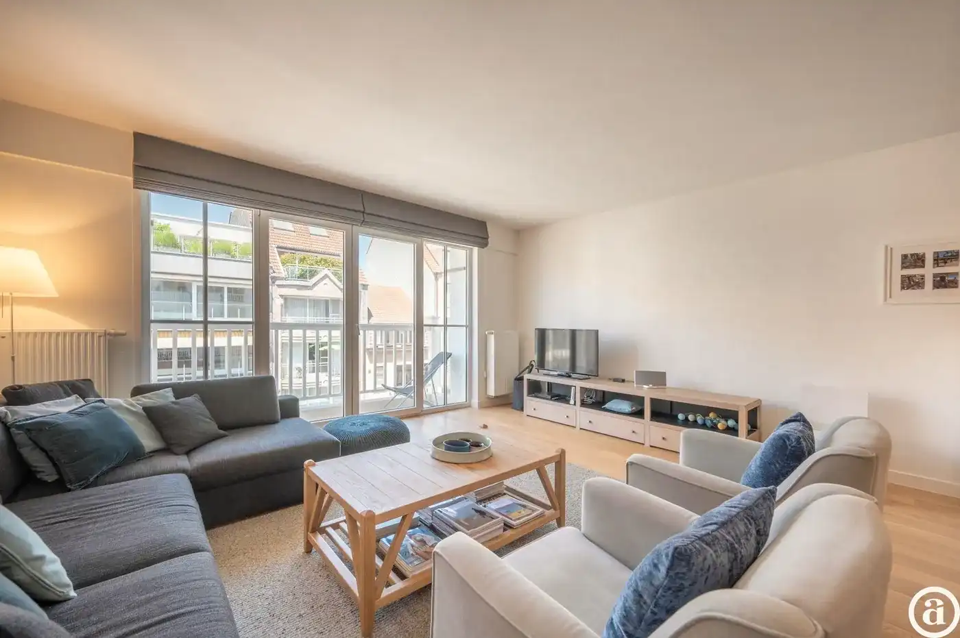Ruim & instapklaar appartement met 3 slaapkamers [Zoutelaan] foto {{pictureIndex}}