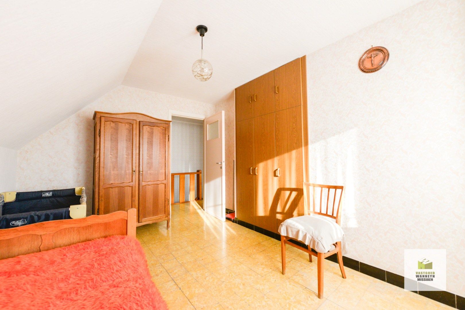 Woning met 4 slaapkamers, garage + bijgebouw +/- 220 m2 (incl verdieping) foto 13