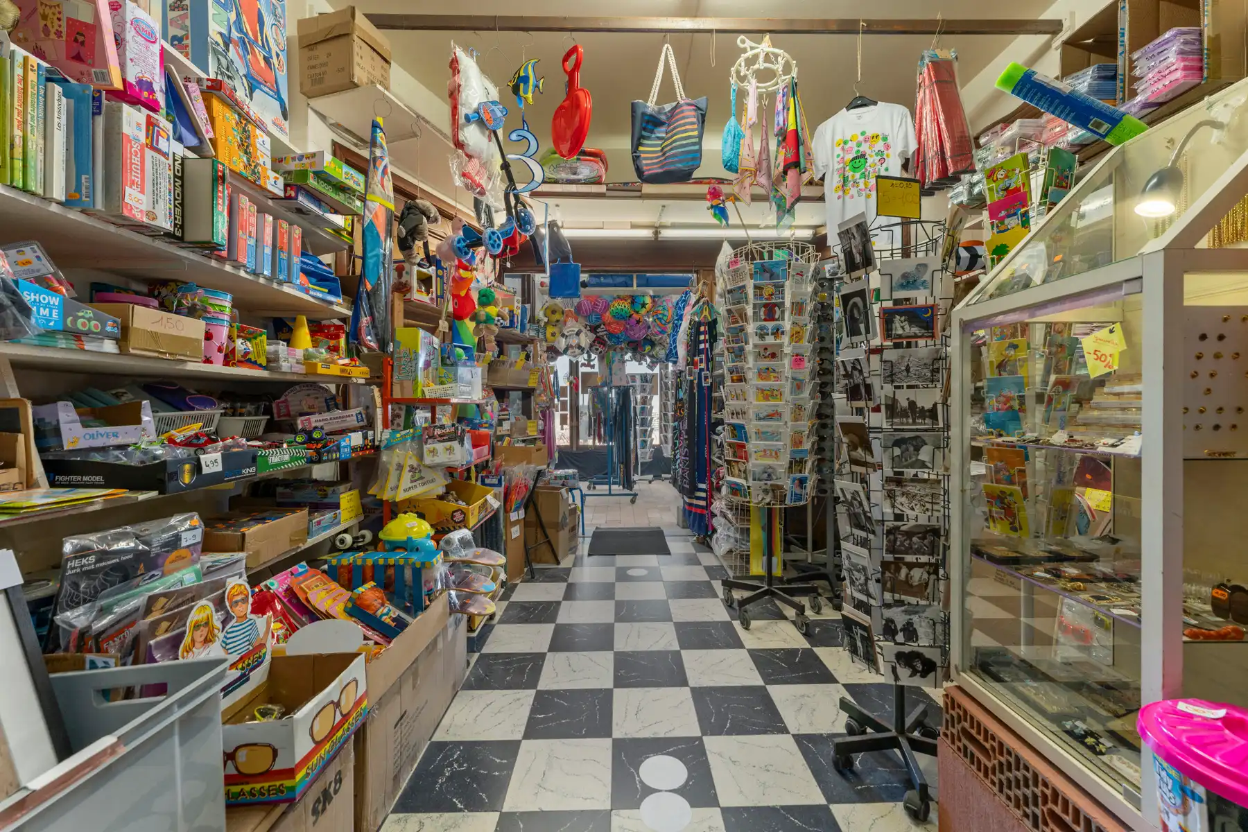 Dé strandwinkel van Sint-Idesbald staat te koop! foto 7