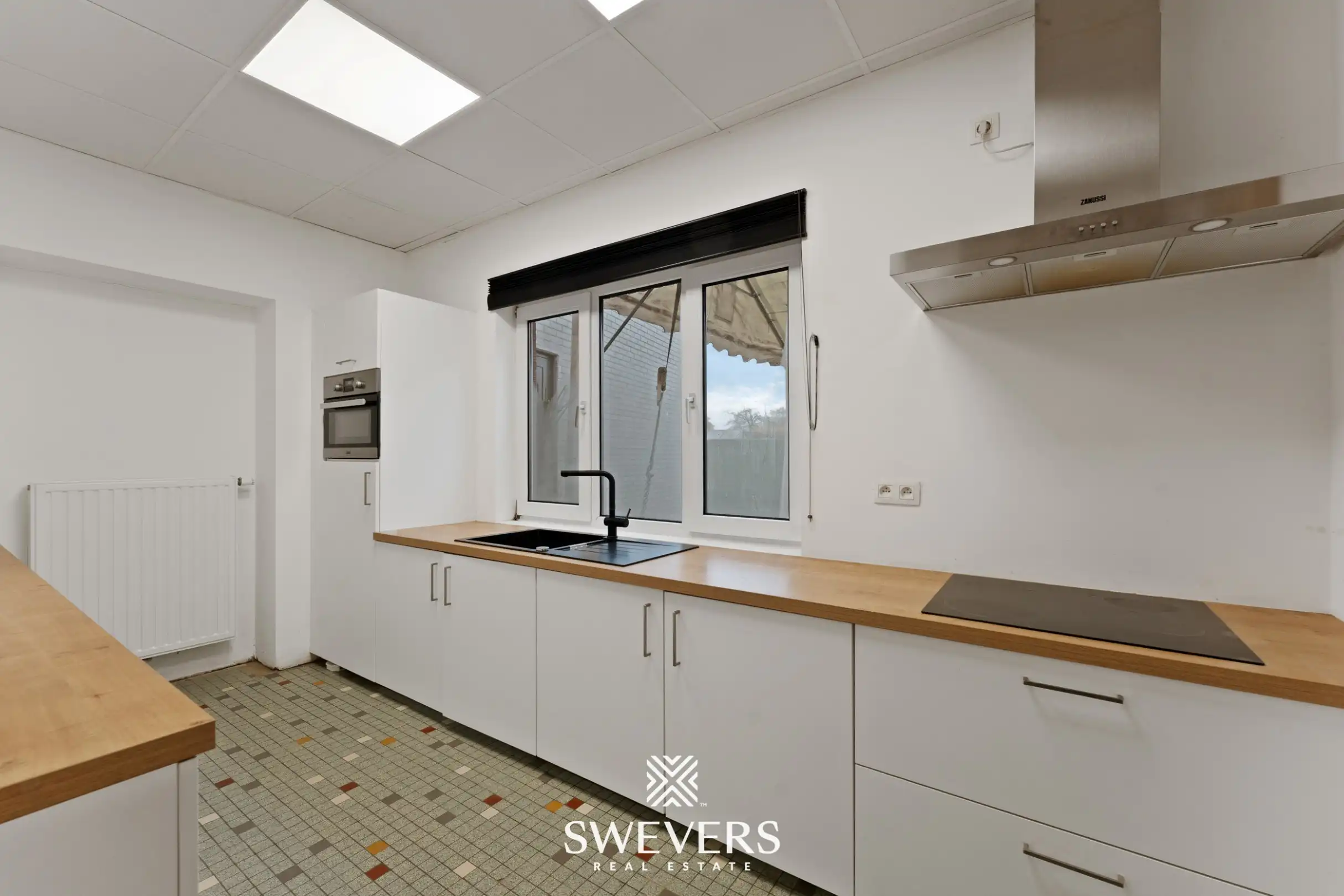 Imposant handelspand met veel bergruimte te Nieuwerkerken foto 18