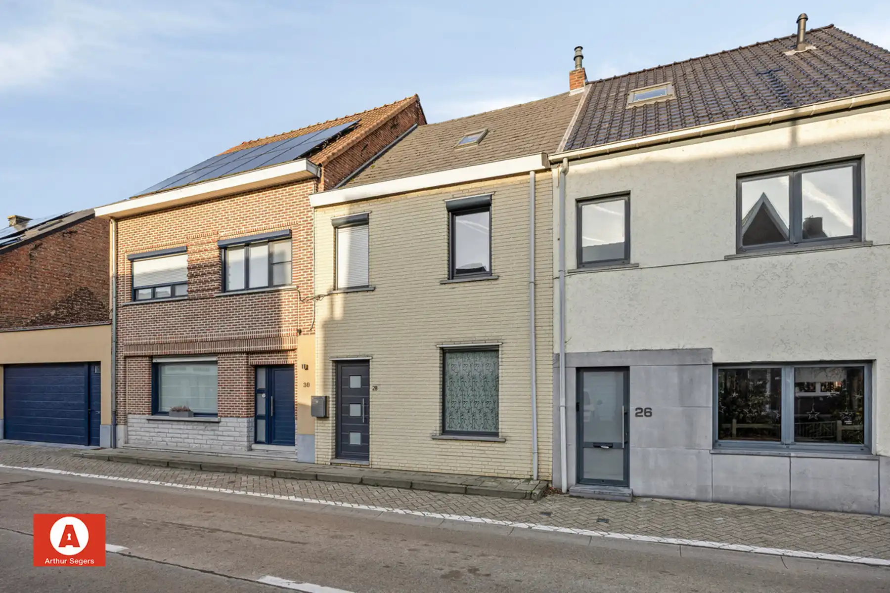 Instapklare gezinswoning pal bij centrum Buggenhout. foto {{pictureIndex}}