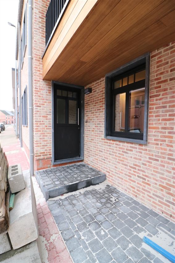 Gelijkvloers app., twee slpk, terras, rustige ligging foto 3