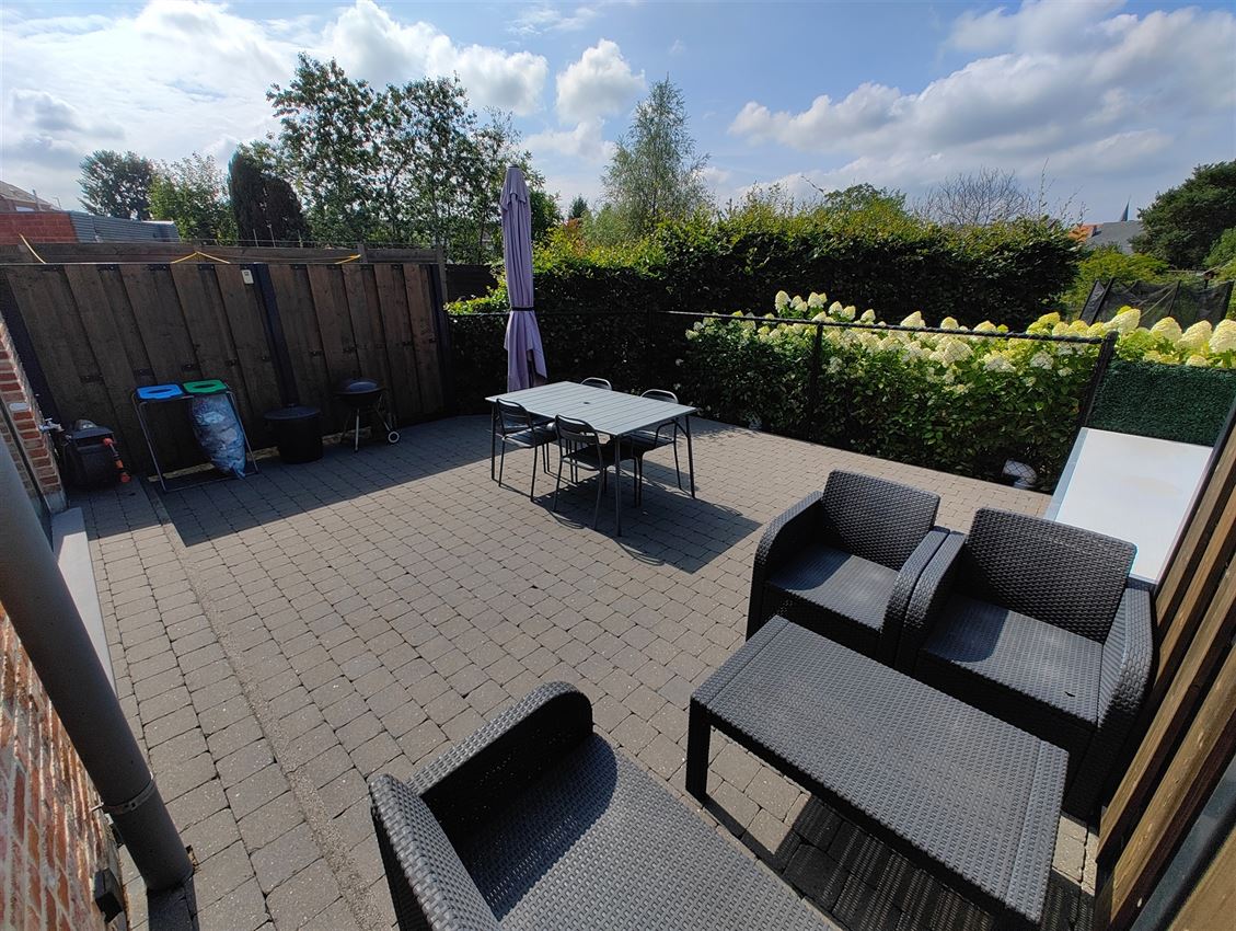 Gelijkvloers app., twee slpk, terras, rustige ligging foto 3