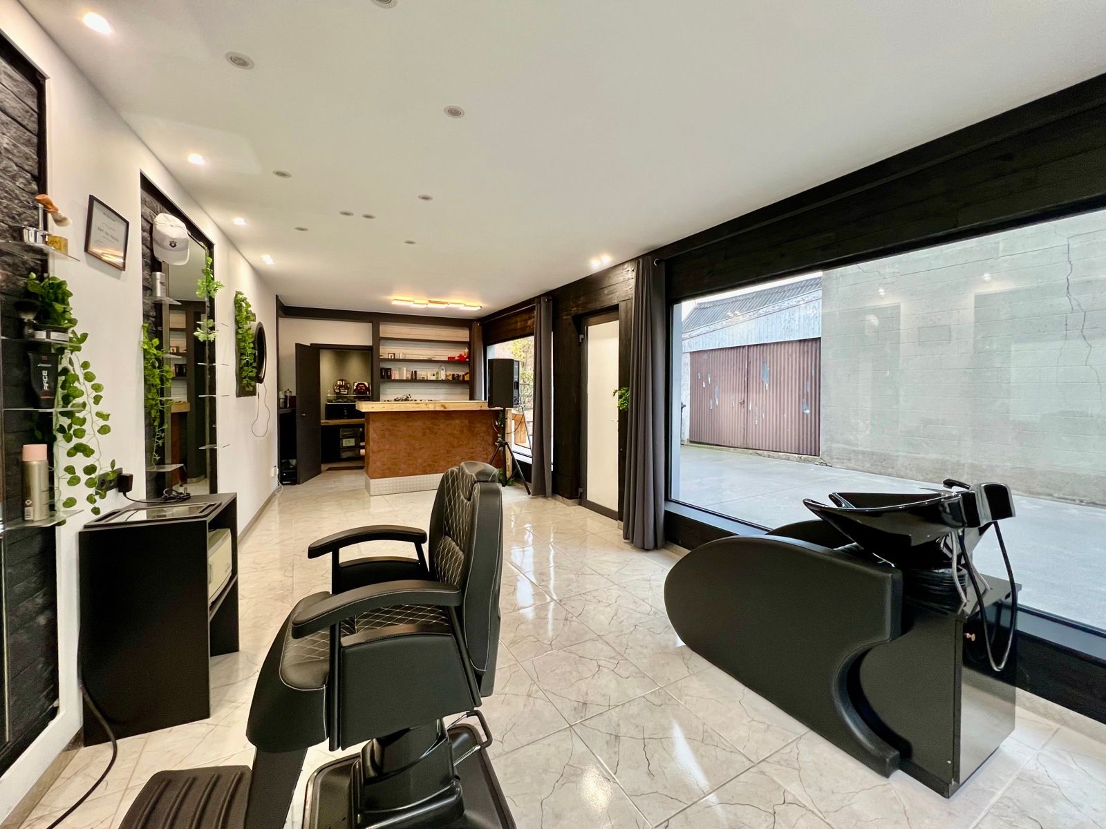 Zéér ruime gerenoveerde woning met 5 grote slaapkamers. foto 12