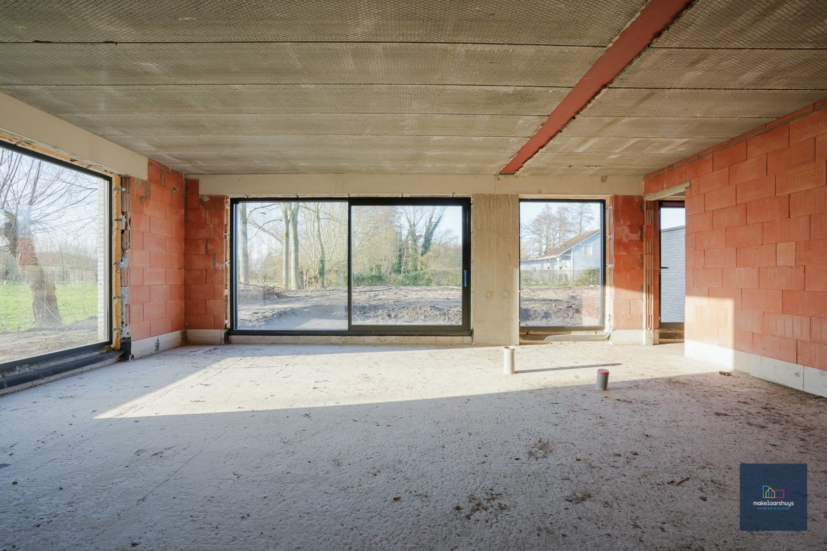Zeer ruime halfopen casco villawoning met mooie tuin en garage foto 26