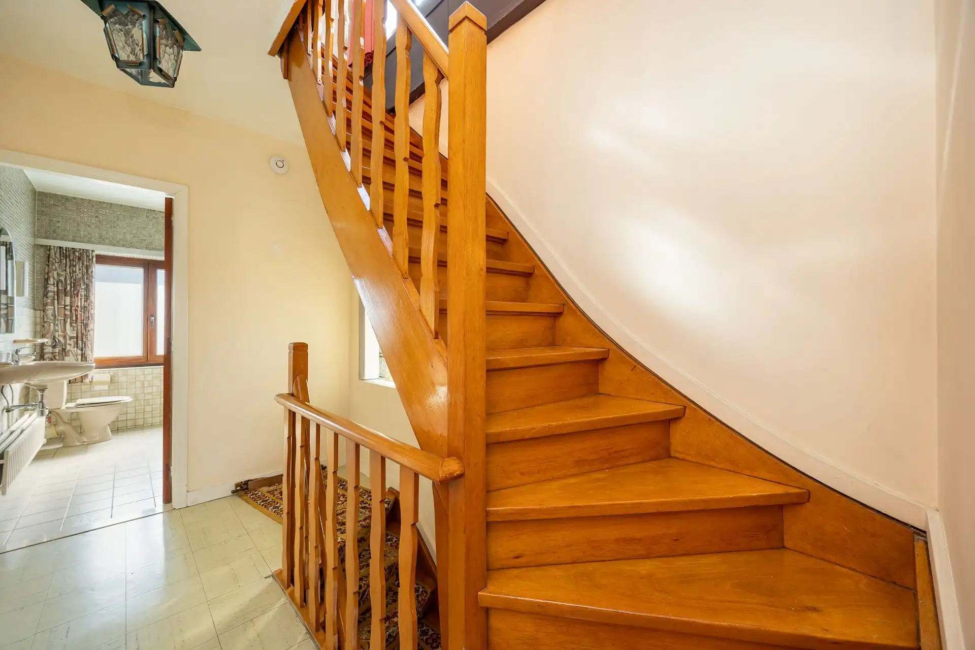 Ruime halfopen bebouwing met 5 slaapkamers, garage en zonnige tuin op toplocatie! foto 17