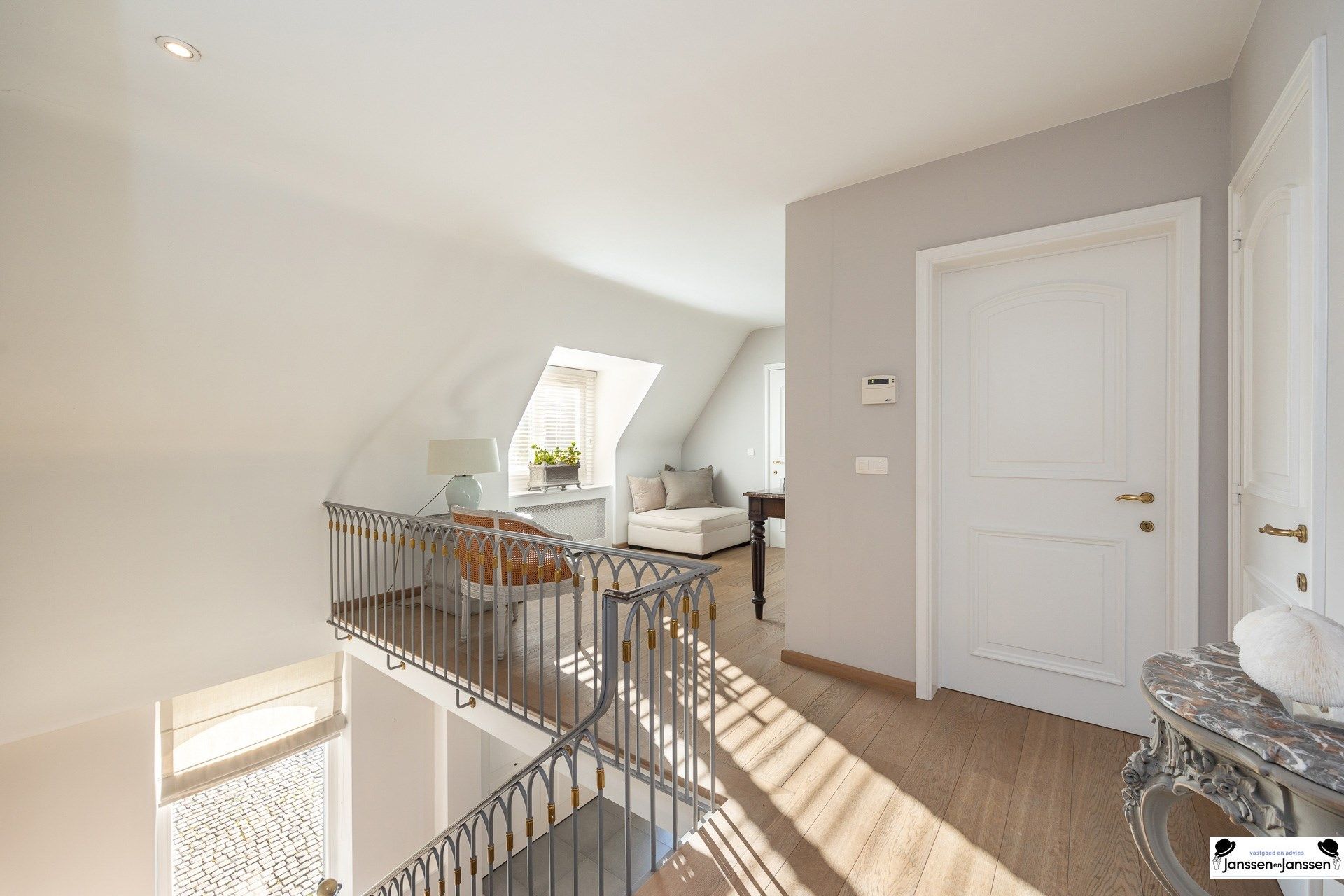 Tijdloze elegantie met moderne luxe foto 21