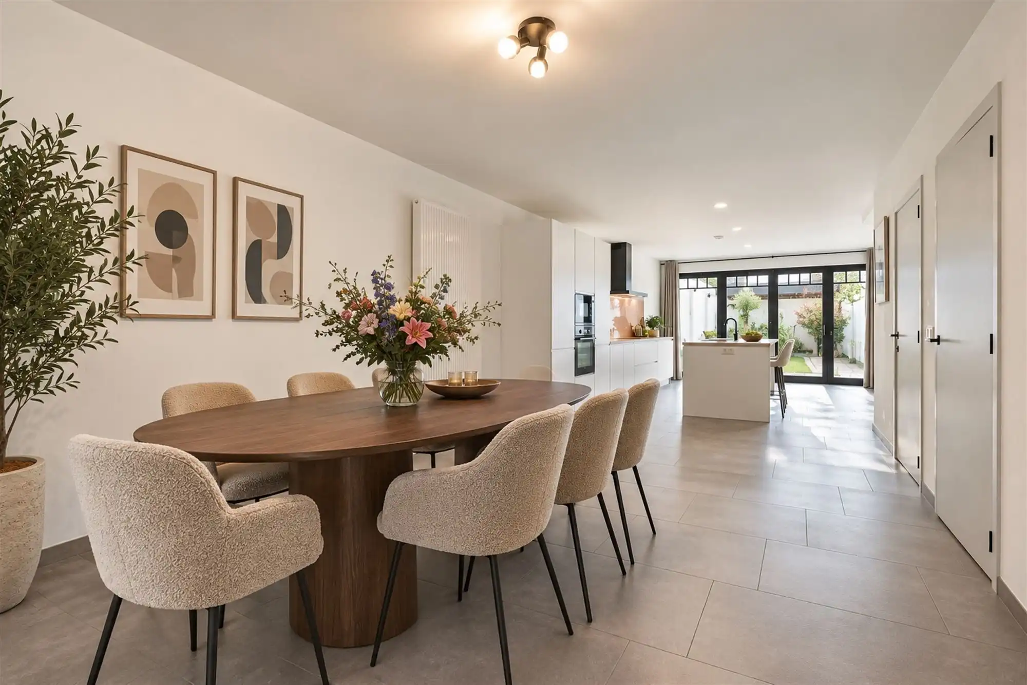 Ruime, instapklare woning met 5 slaapkamers en 2 badkamers  foto 9