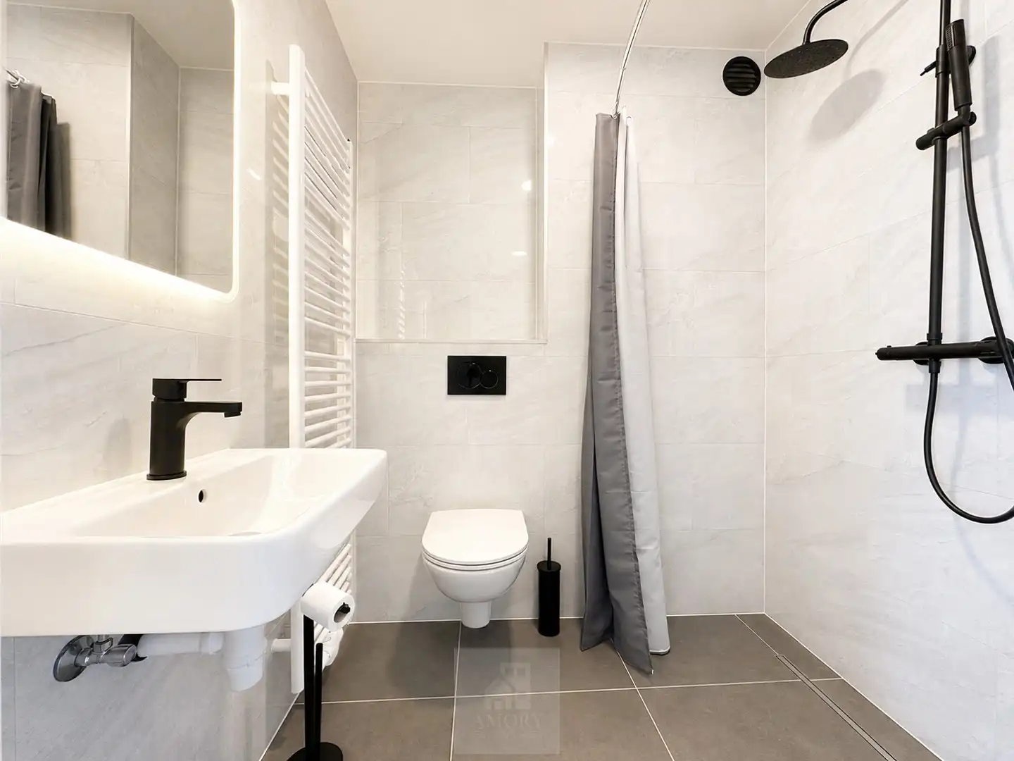 Gerenoveerde studio op heel goede locatie foto 8
