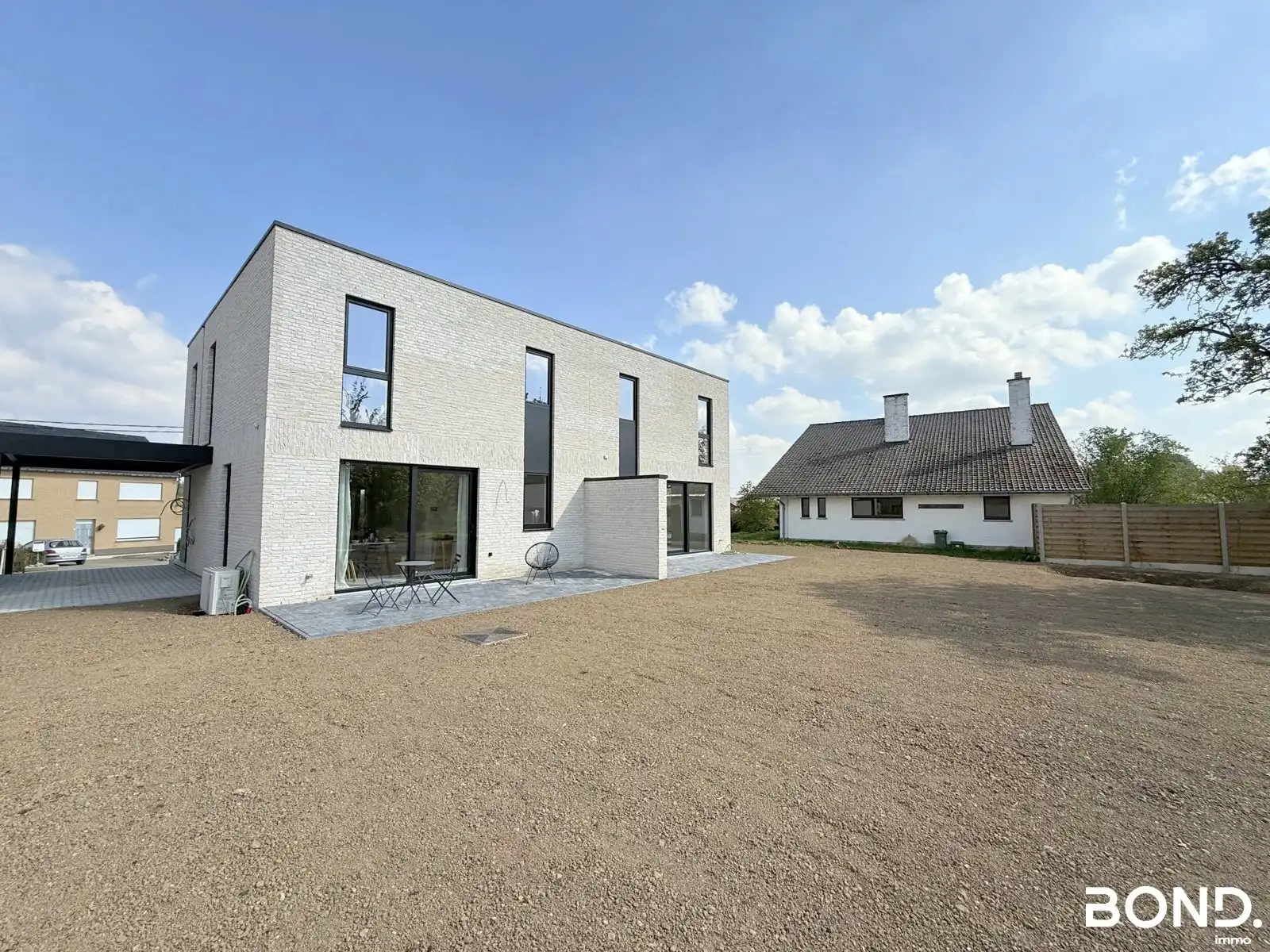 Instapklare nieuwbouwwoning op gunstige locatie!  foto 2