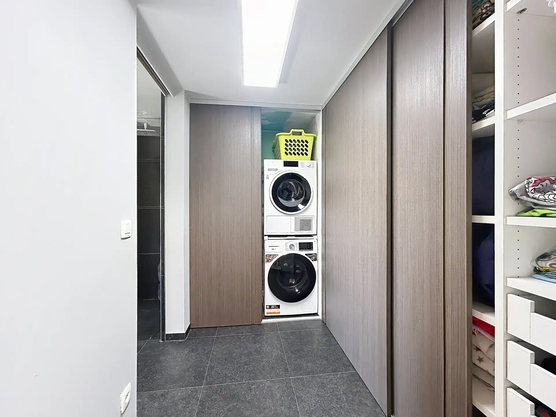 Ruime (264m²) strakke woning met vier slaapkamers en garage op perceel van 693m². foto 14