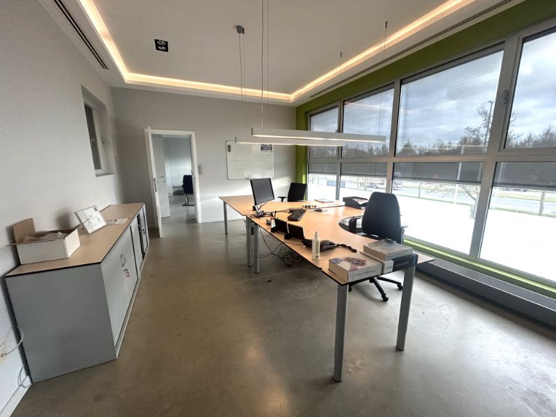 Moderne KMO-unit met magazijn en kantoorruimte in Mariakerke foto 3