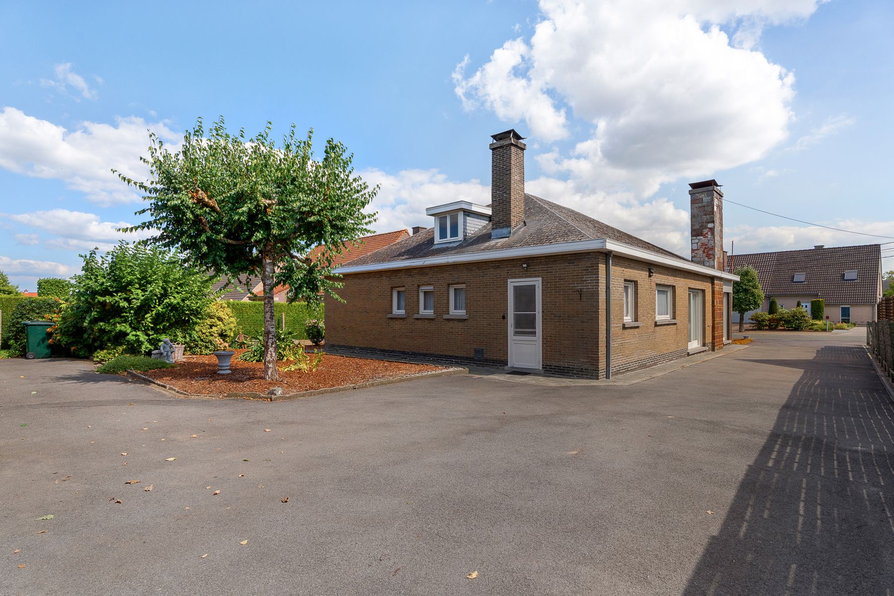 Woning met magazijn/atelier van 412 m² in Ingooigem foto 12