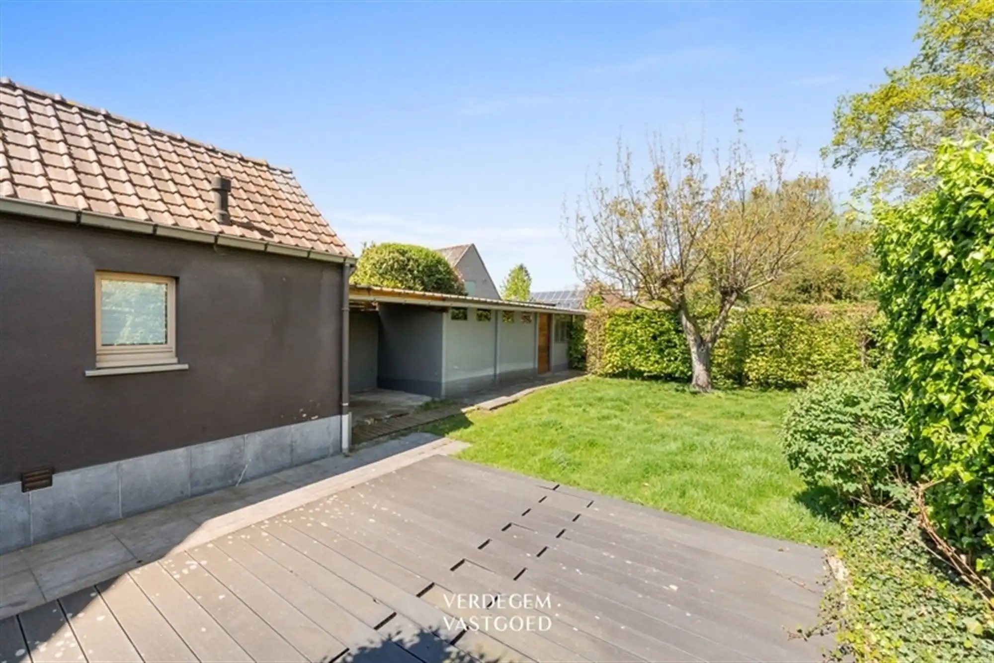 Charmante woning met 2 slaapkamers en fijne tuin met volledige privacy foto 15