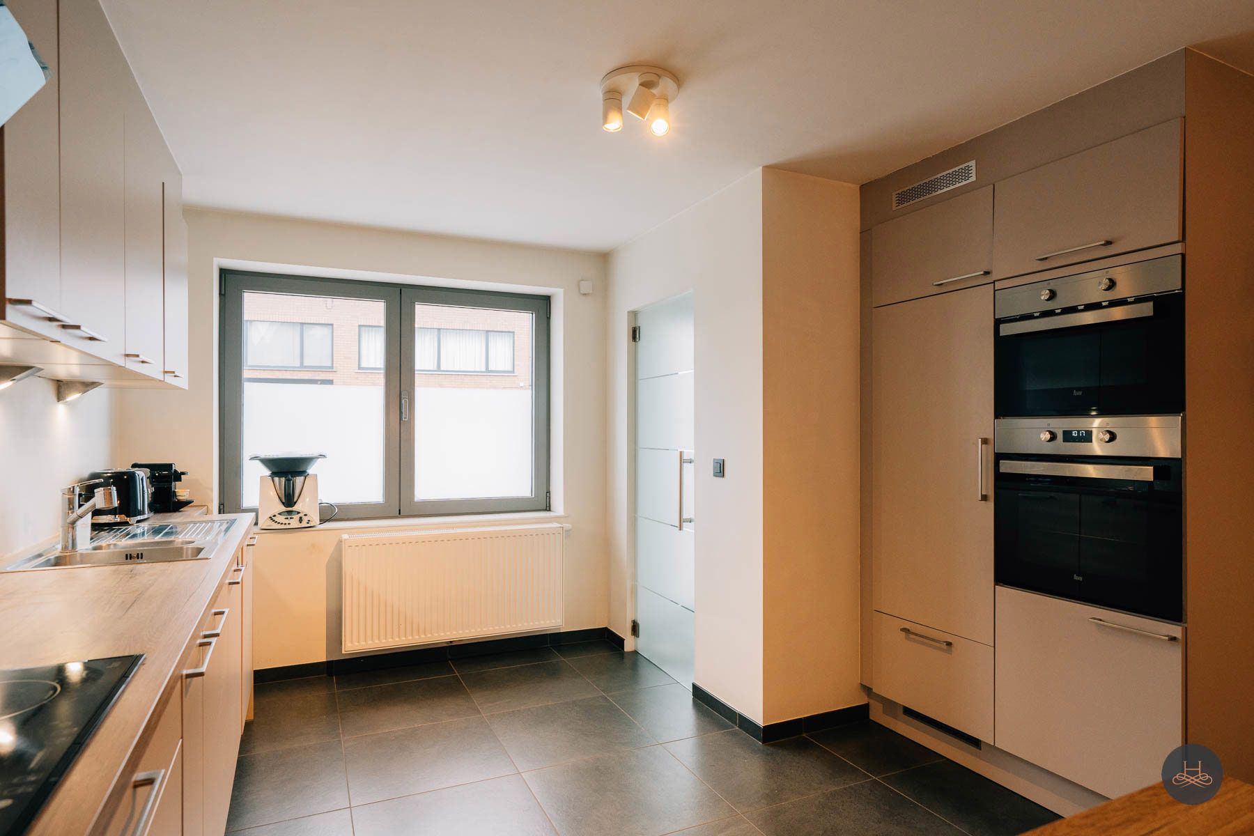 Lichtrijke en instapklare woning vlakbij het centrum foto 3