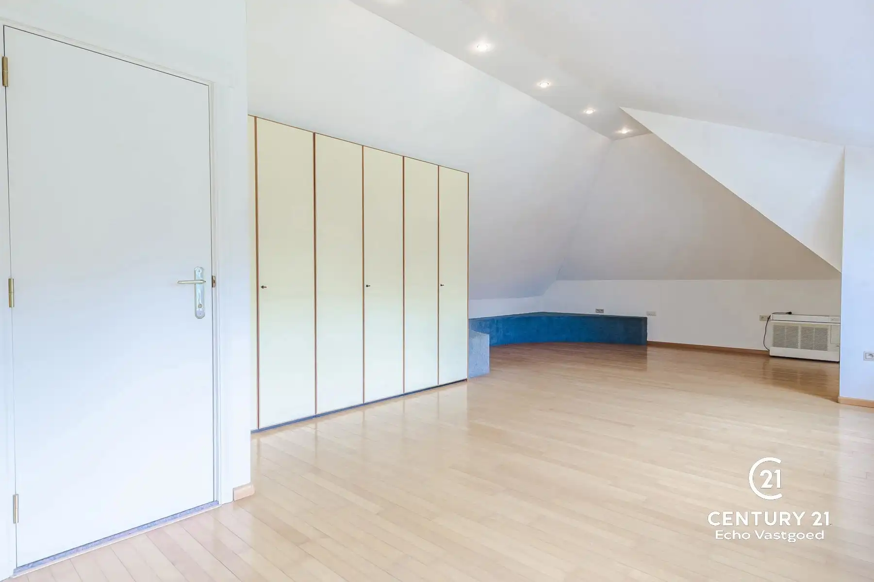 Ruime villa met kantoor, binnenzwembad, mooie tuin op 3172m² foto 32