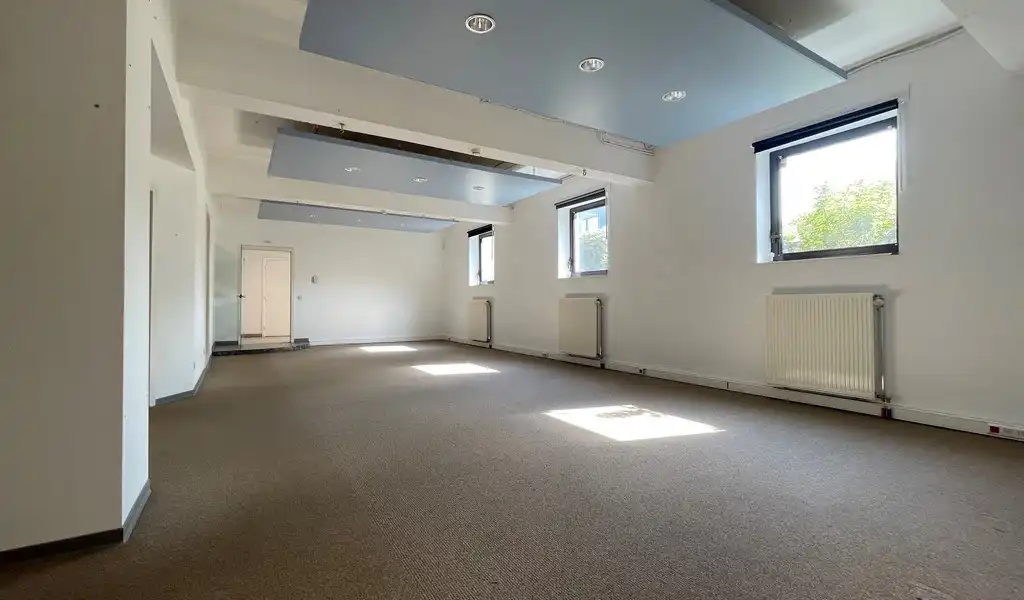 Budgetvriendelijk kantoor te huur aan luchthaven in Deurne foto 2