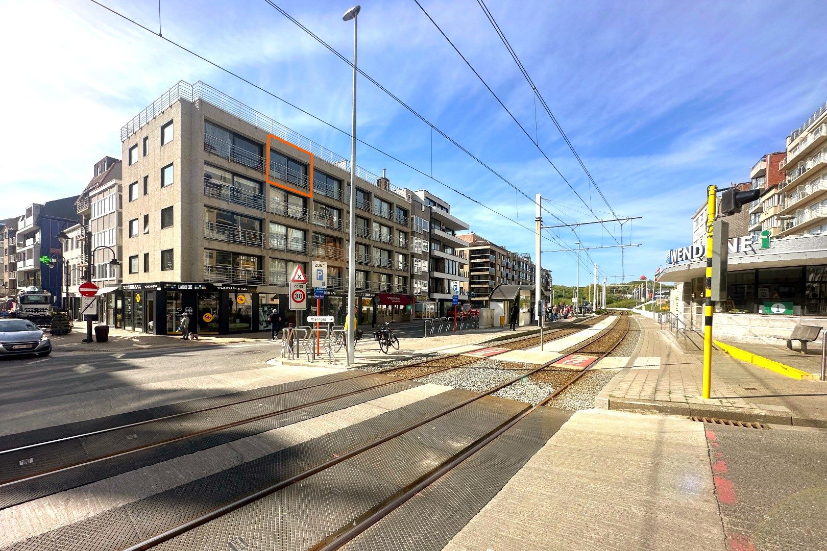 Volledig gerenoveerde studio met frontaal zeezicht in hartje Wenduine foto {{pictureIndex}}