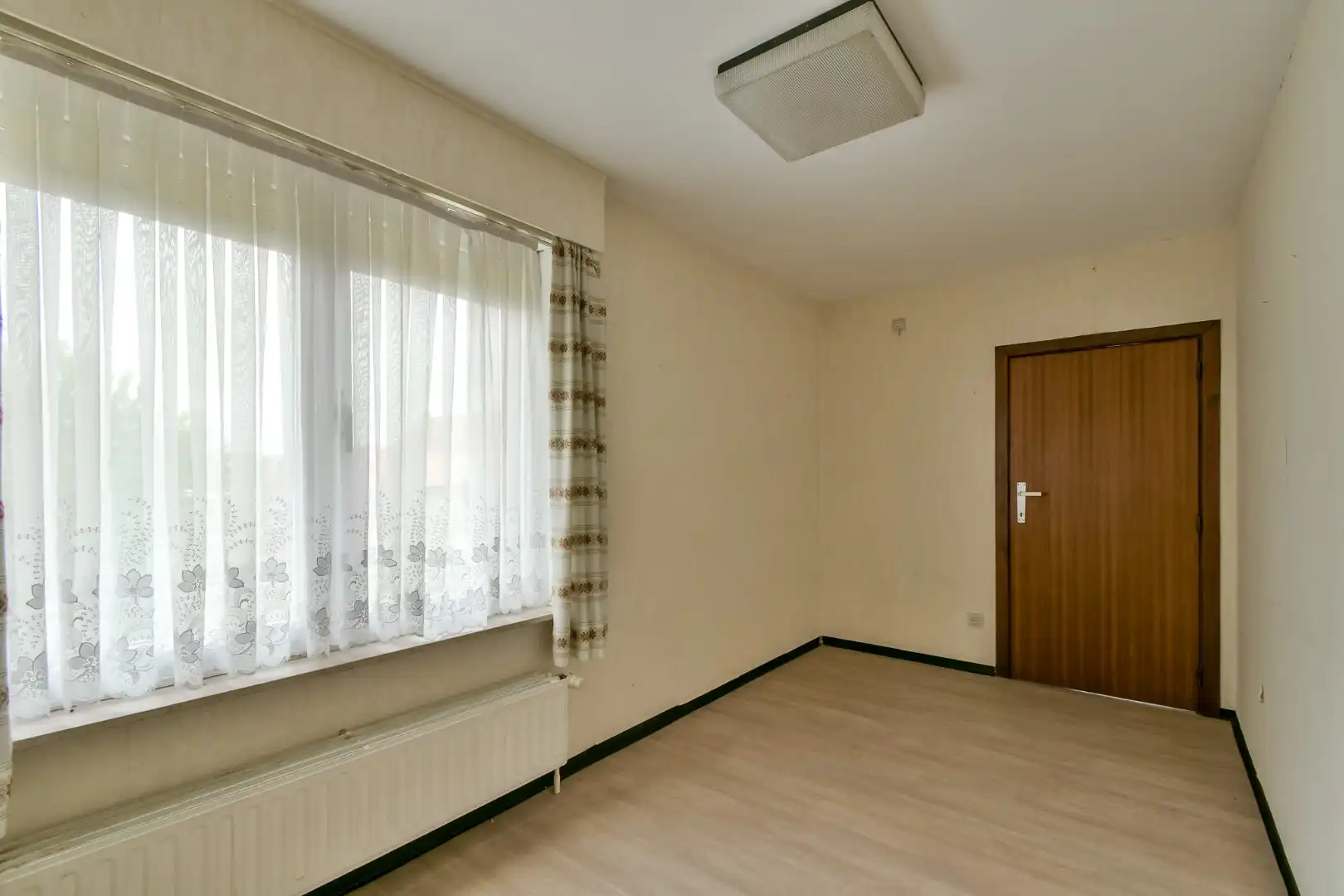 Alleenstaande woning in het centrum van Torhout! foto 10