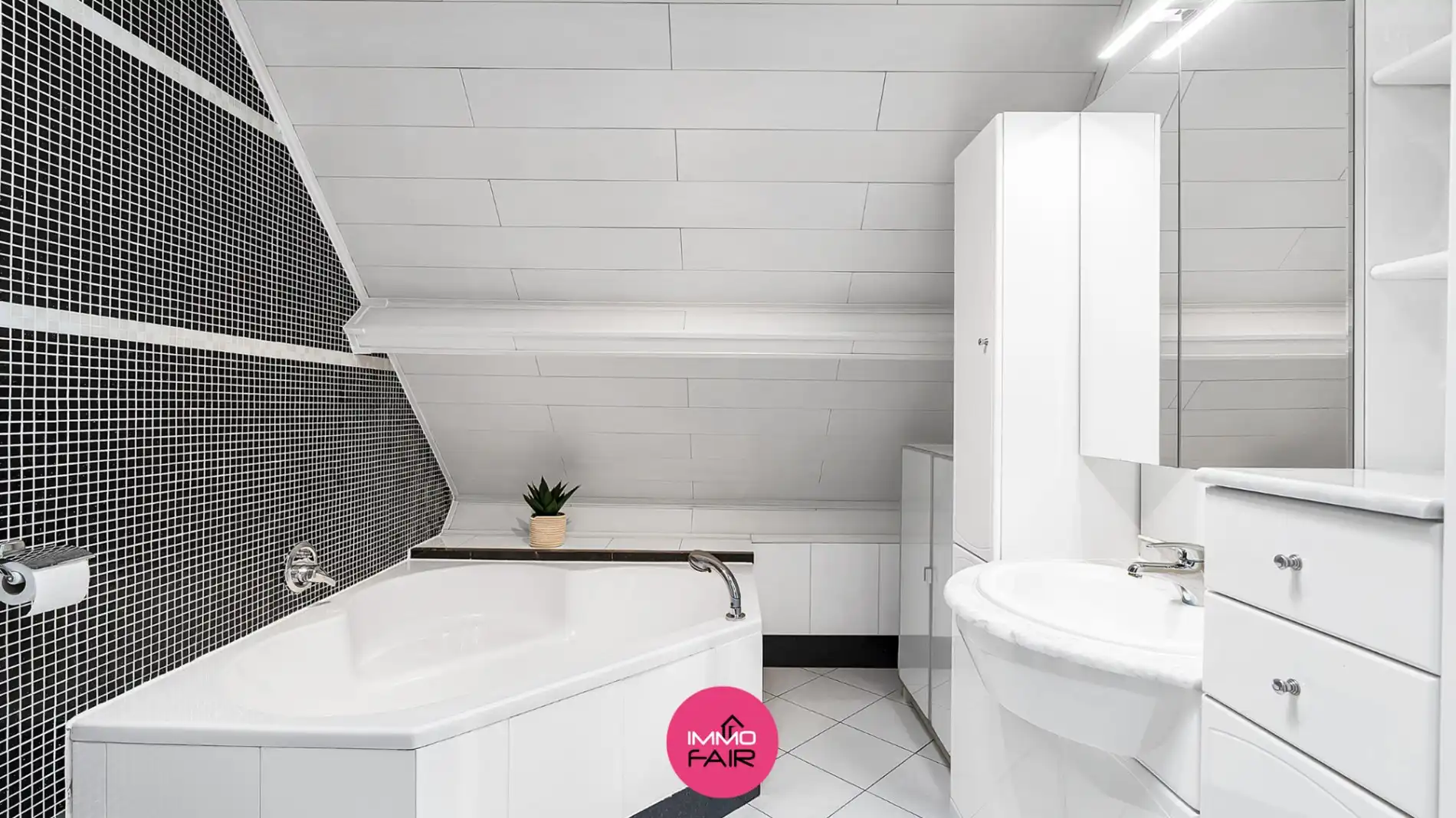 Ruim duplex appartement in kleinschalige residentie op toplocatie in Maasmechelen foto 8