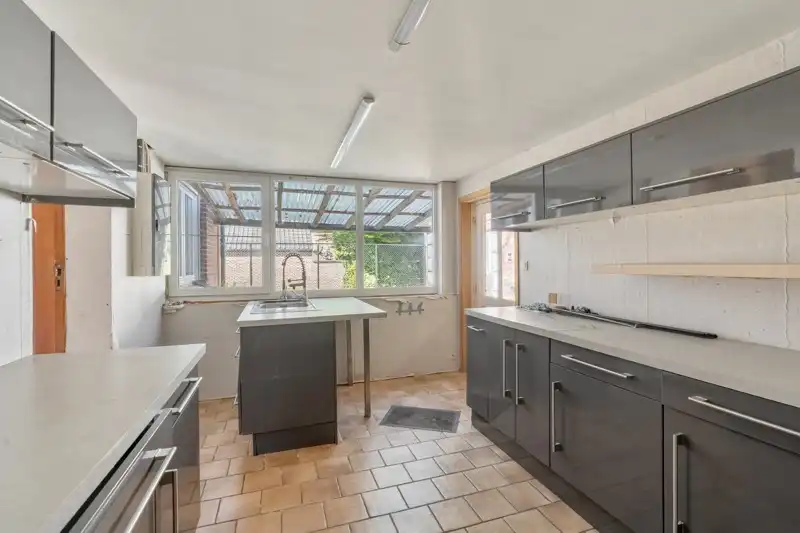 Rustig gelegen gezinswoning met aanpalend een groot bijgebouw op een perceel 9are foto 9