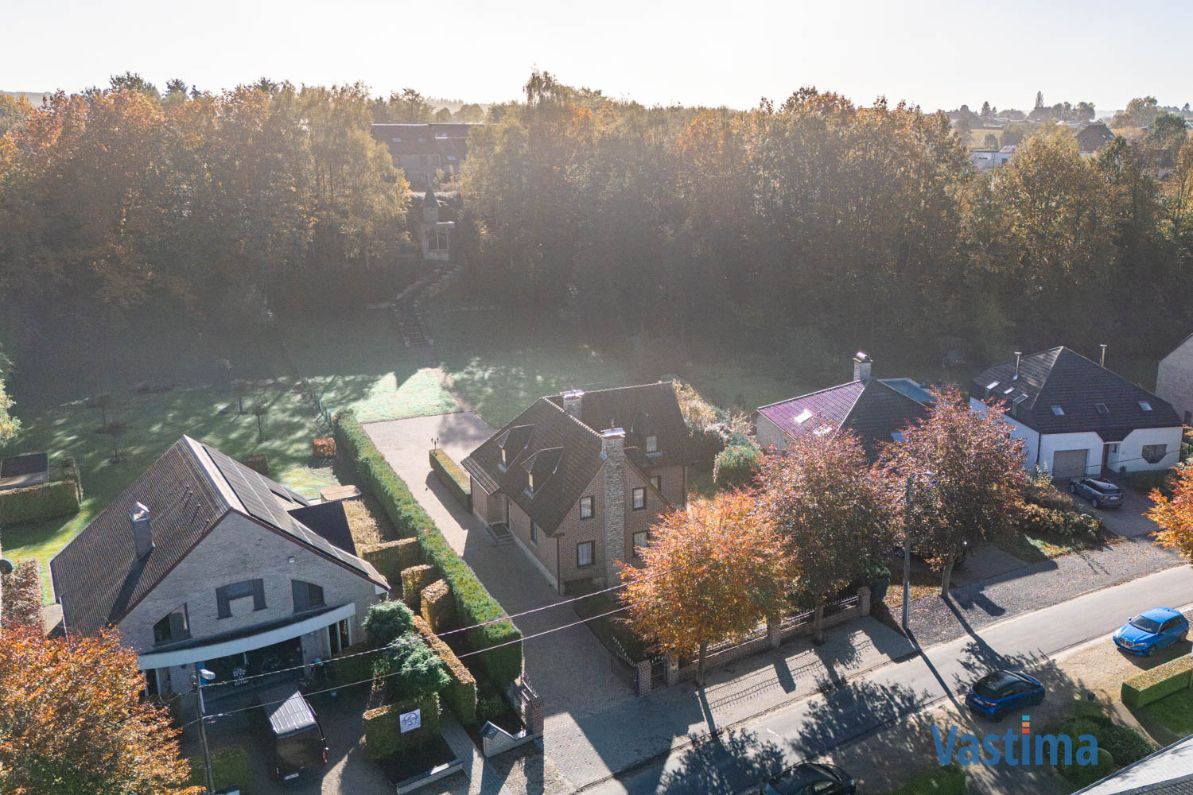 Statige villa met enorm potentieel in een prachtige groene omgeving foto 36