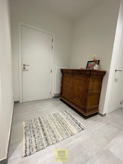 Energiezuinig appartement met ruim terras en 2 autostaanplaatsen! foto {{pictureIndex}}