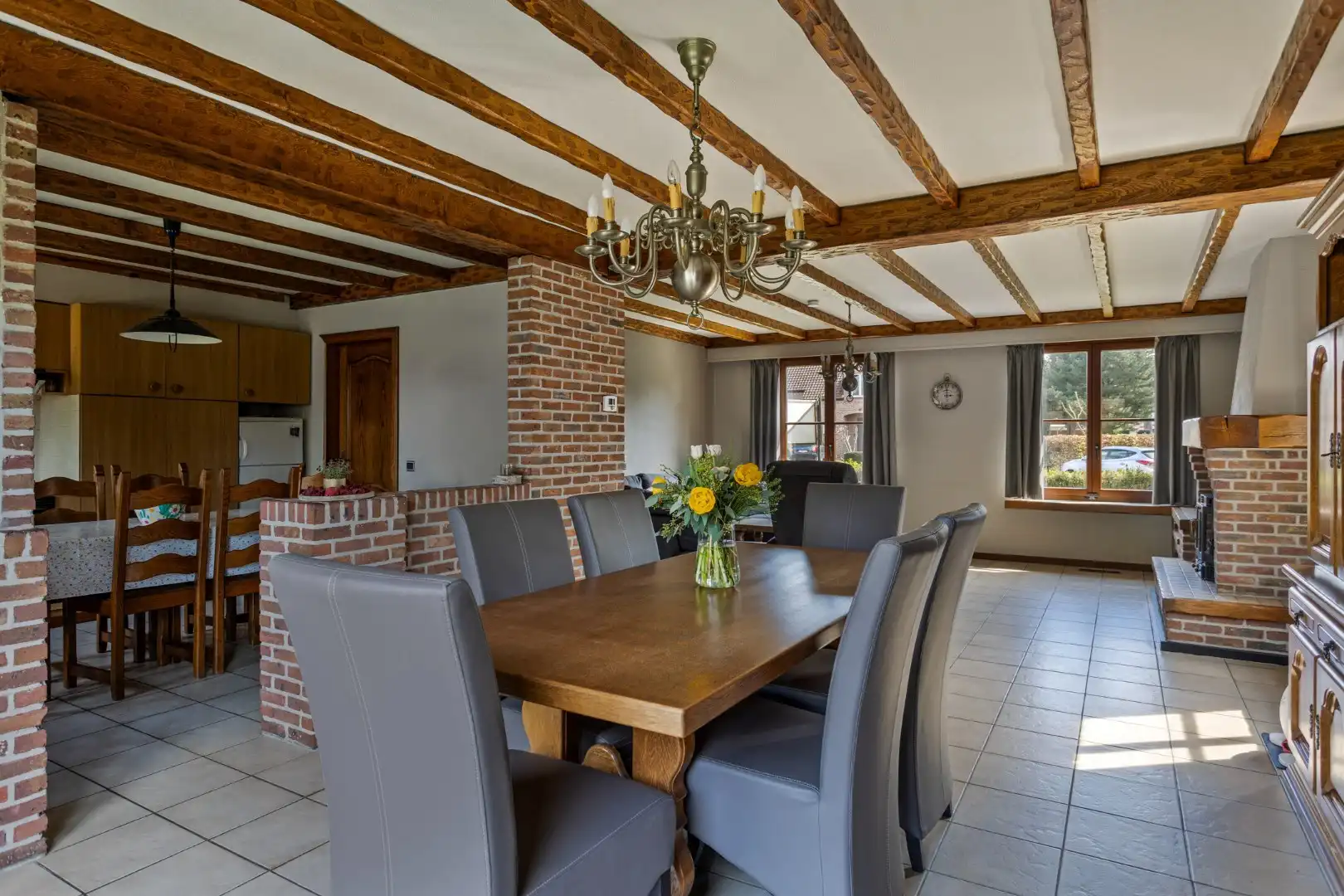 Onderkelderde woning met 4 slpks op 899 m² in een doodlopende straat te OLV Olen ! foto 3