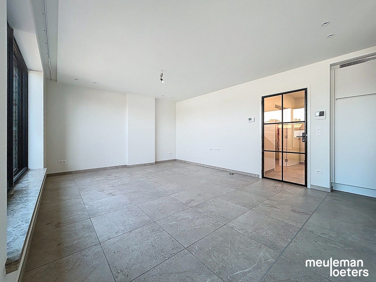 Ruim nieuwbouwappartement met garage foto 4