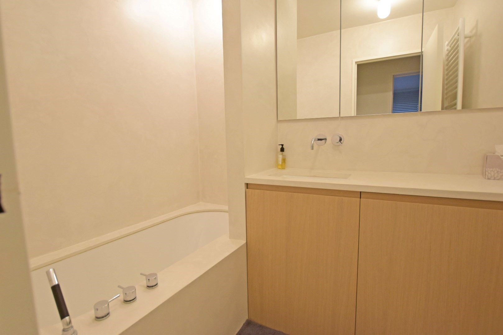Mooi gemeubeld appartement in hartje Zoute met lateraal zeezicht!  foto 5
