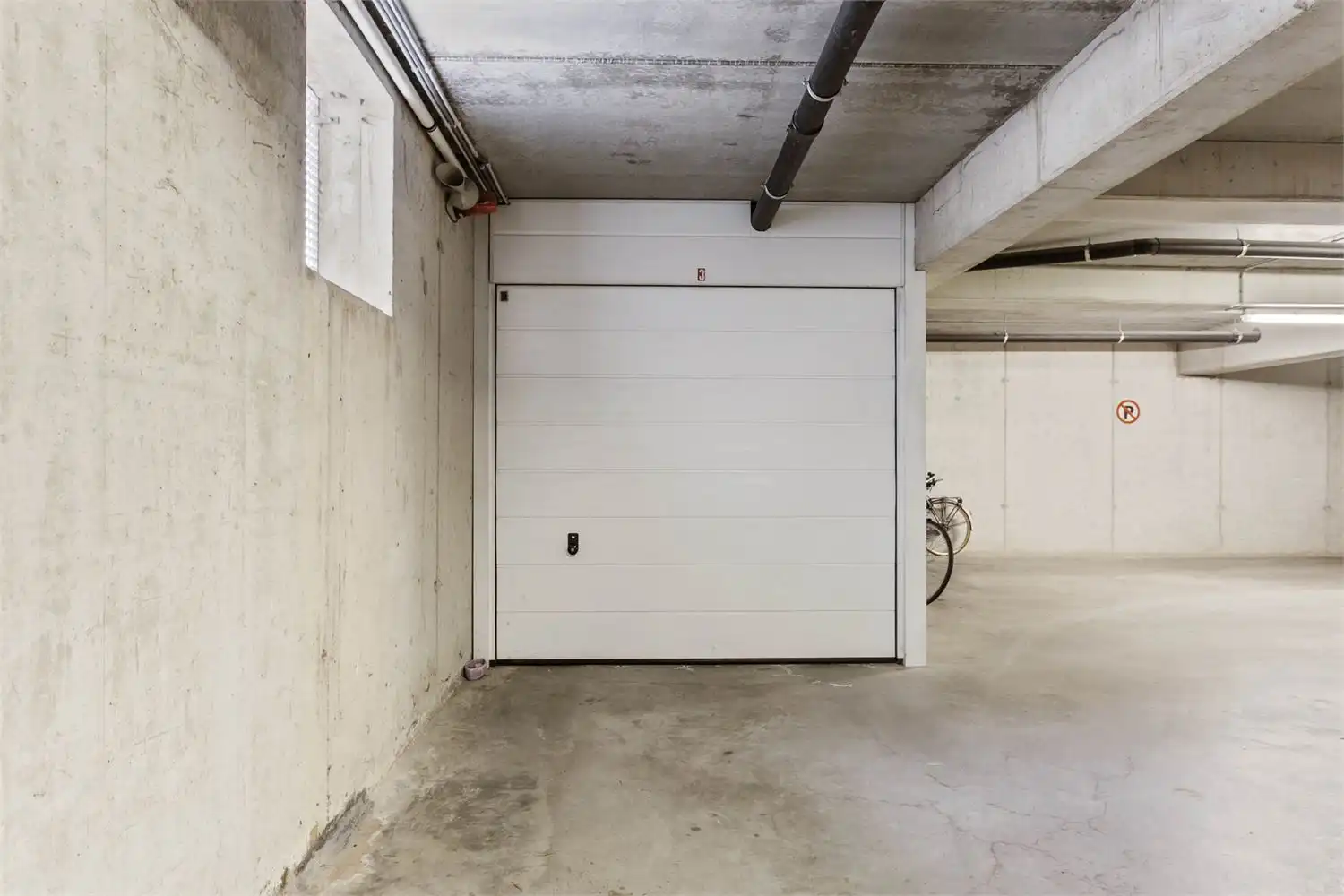 Instapklaar duplex dakappartement met terras in hartje Oostkamp foto 13