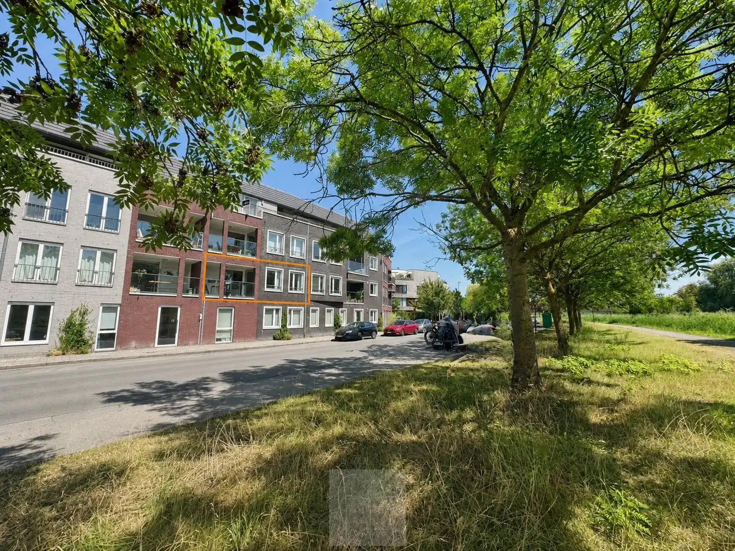 Zonnig 2 slpk-appartement met zuidgericht terras + autostaanplaats! foto {{pictureIndex}}
