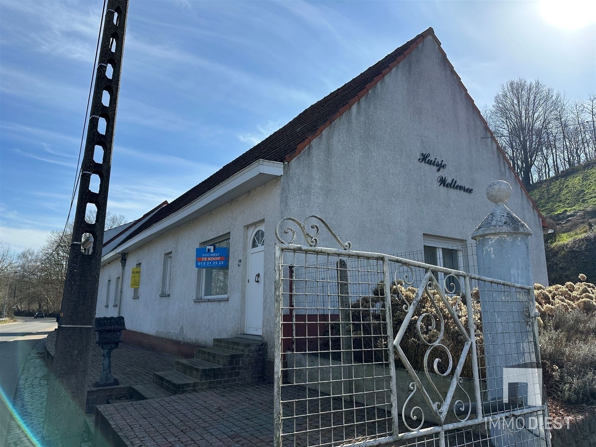 Instapklare woning met grote garage en stalling foto 47