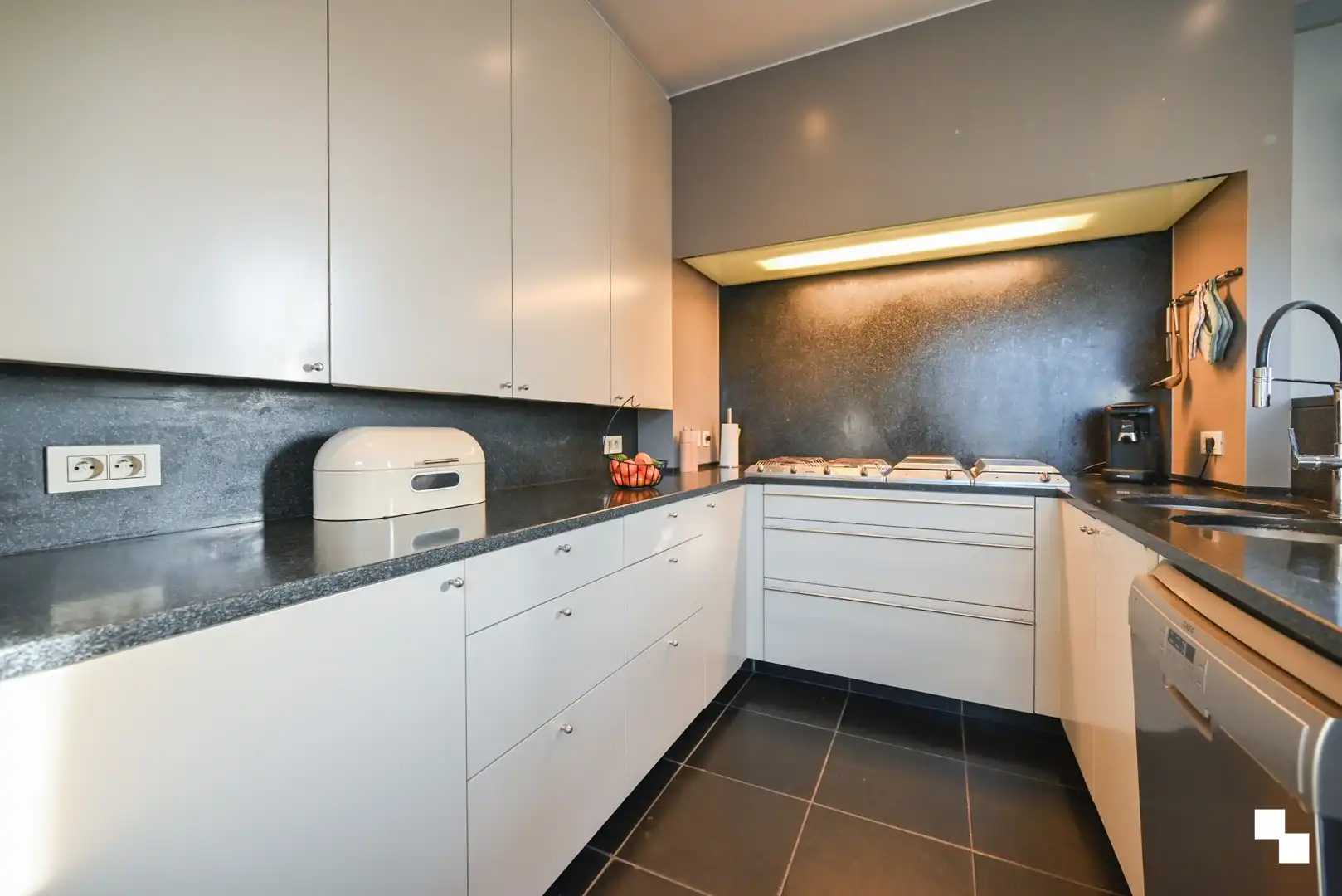 Karaktervolle woning met handelsruimte nabij het centrum van Izegem foto 15