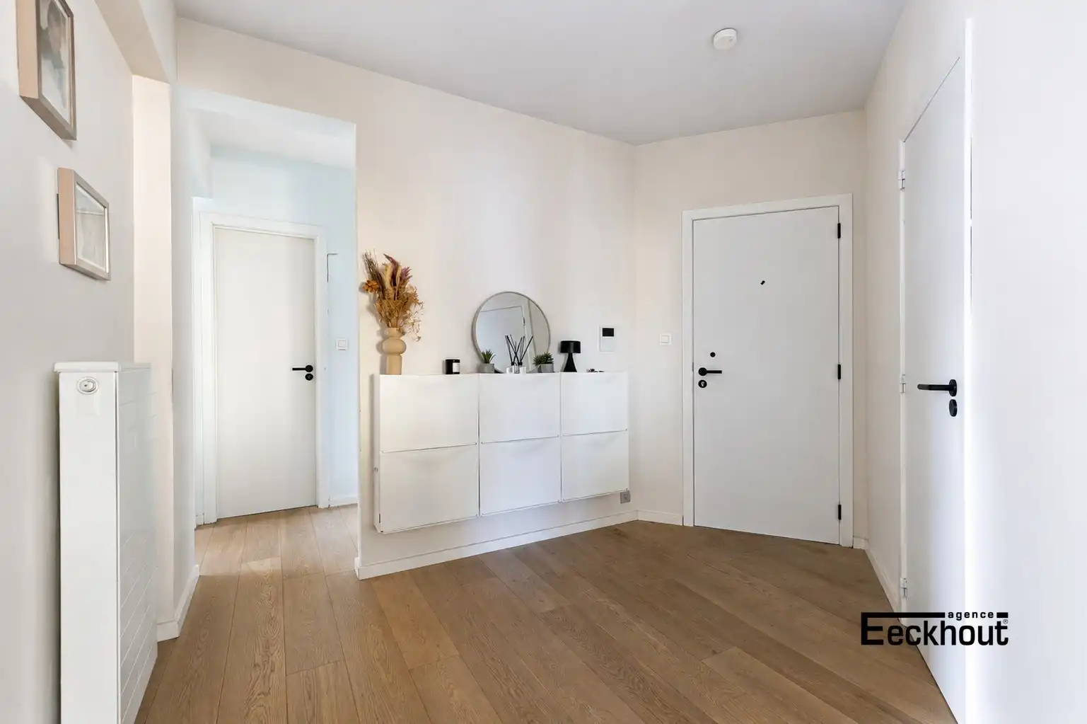 Instapklaar appartement met terras en 2 slaapkamers op gunstige ligging. foto 3