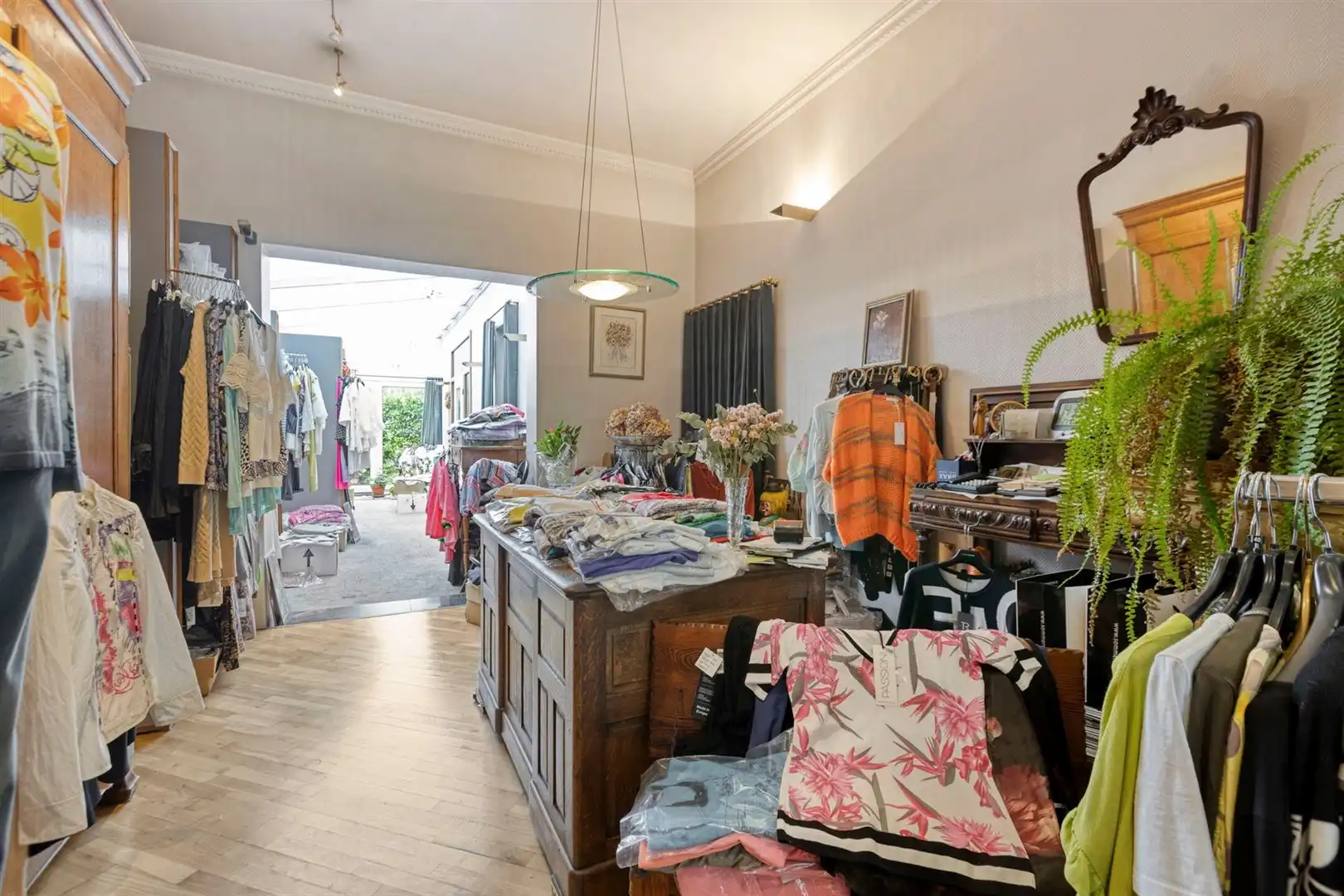TE KOOP: Handelshuis met ruime woonst in het centrum van Leopoldsburg! foto 4