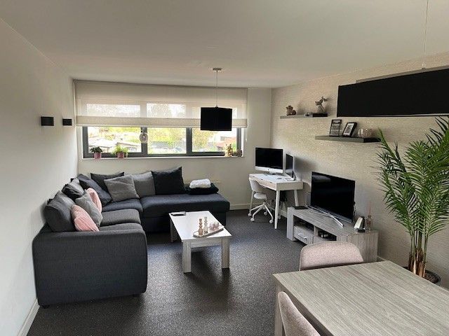 Instapklaar duplex appartement te huur in het landelijke Rekem ✨ foto {{pictureIndex}}