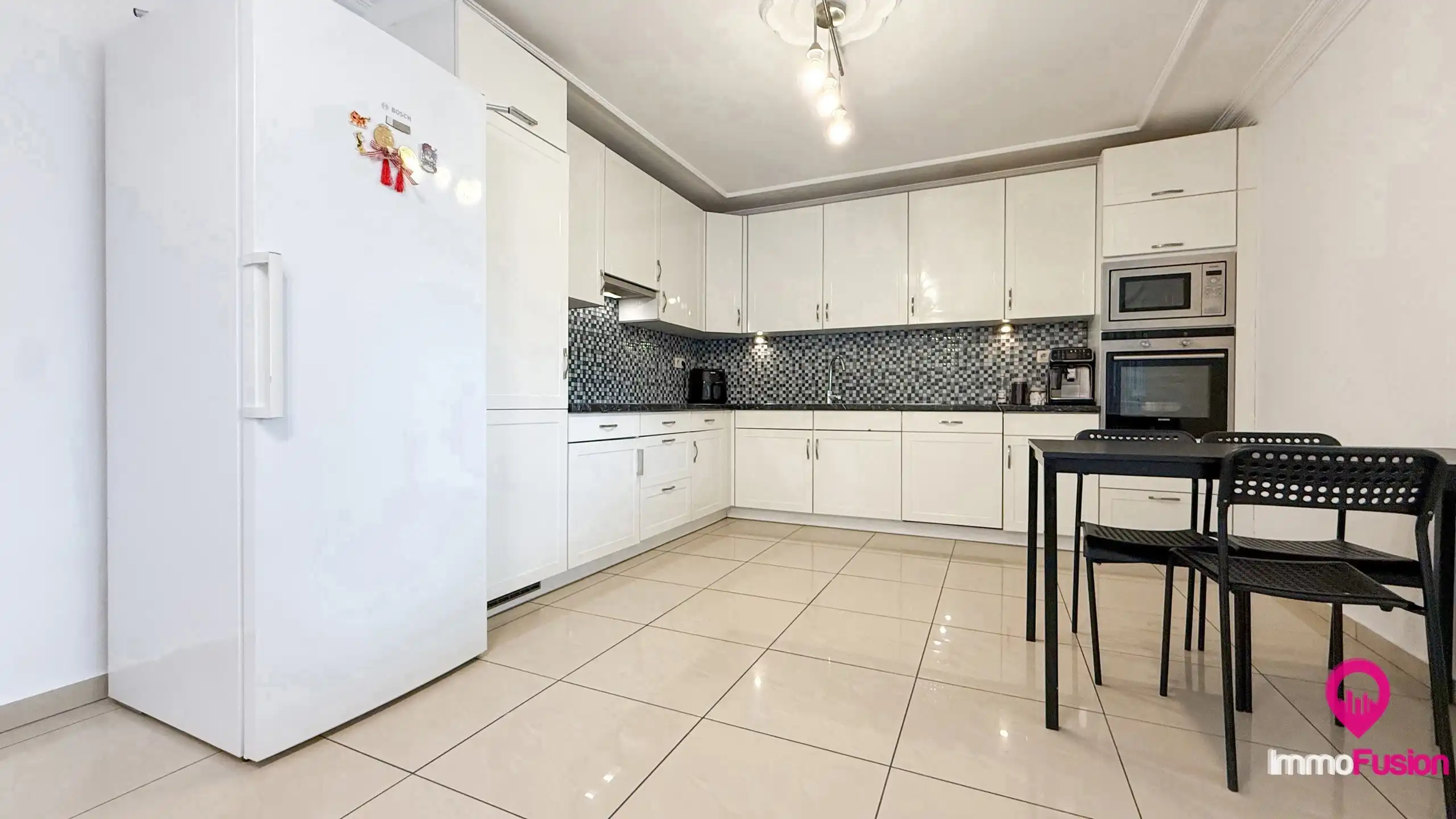 Halfopen woning met tuin en dubbele garage in H-Z! foto 9
