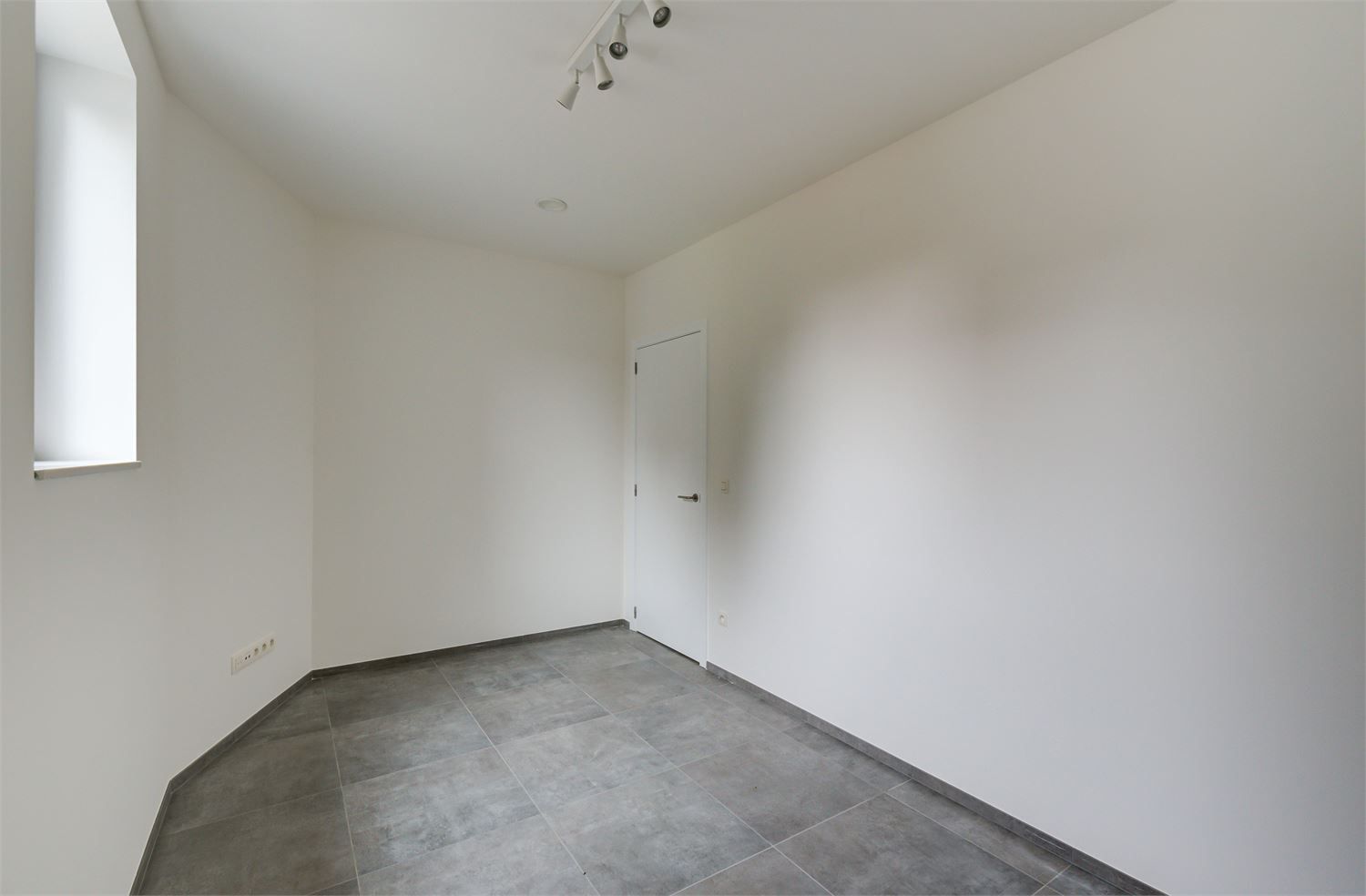 RECENT APPARTEMENT (116M²) MET 2 SLAAPKAMERS GELEGEN IN HET CENTRUM VAN BILZEN foto 9