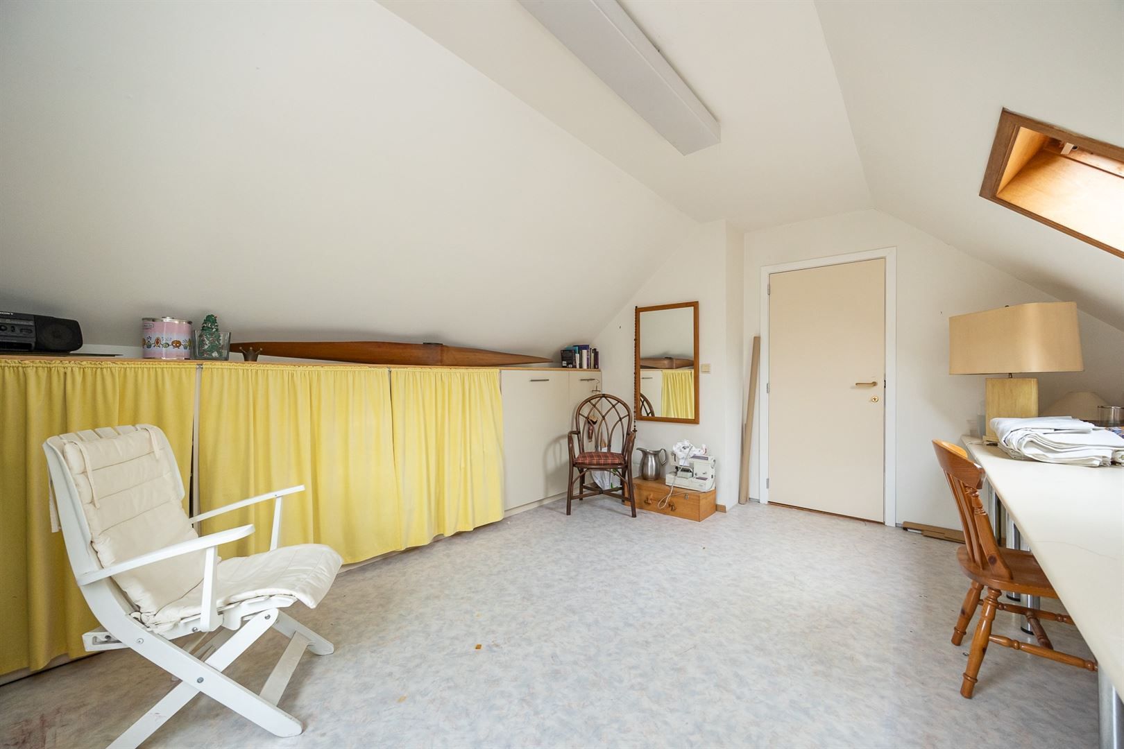 Ruime woning met 3 slaapkamers en grote tuin! foto 12