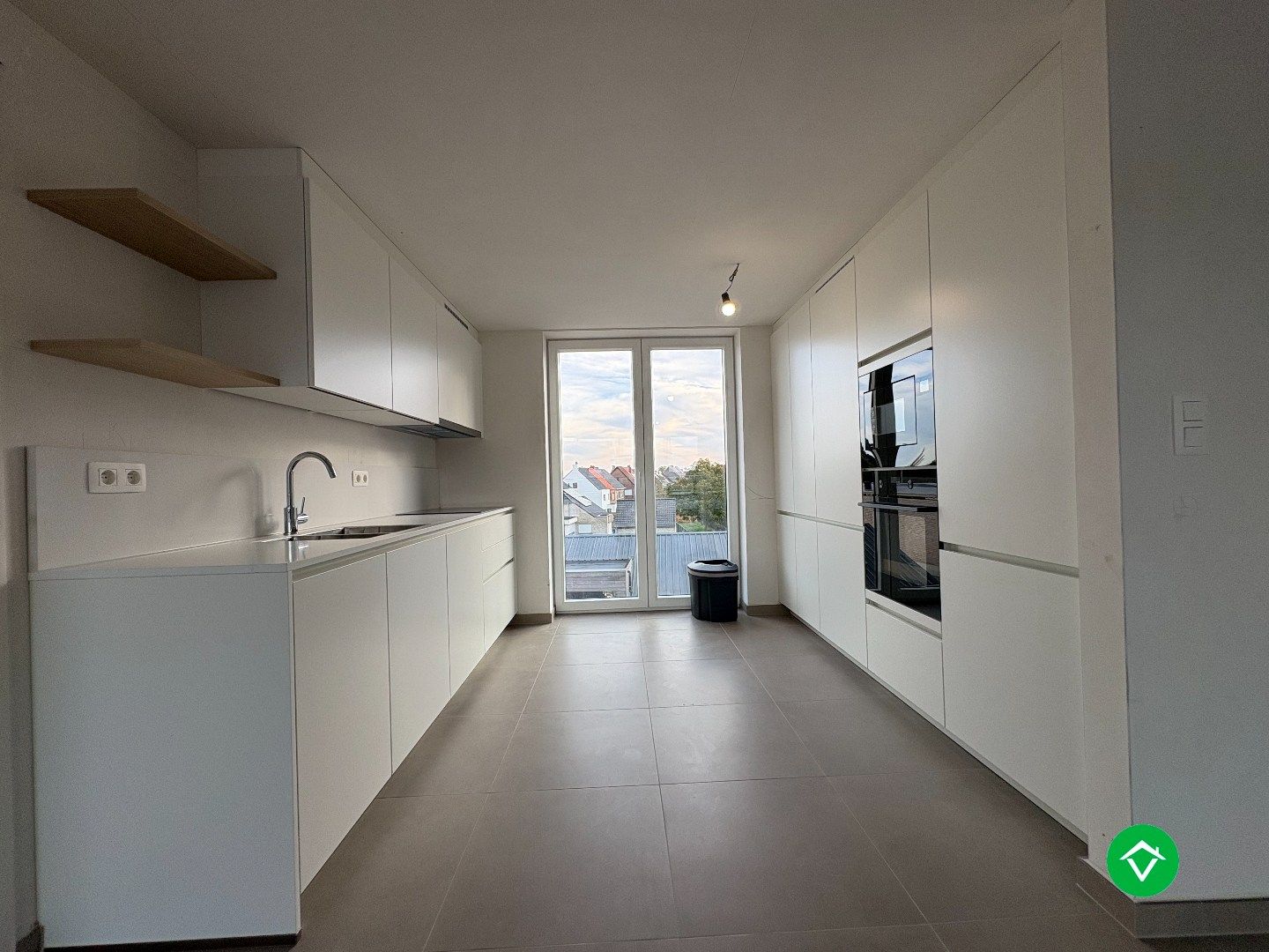 Nieuwbouwappartement met 2 slaapkamers en 2 terrassen in centrum Koekelare  foto 3