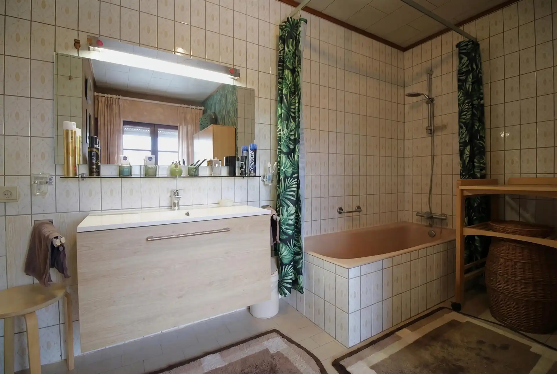 Ruime op te frissen woning in het centrum foto 21