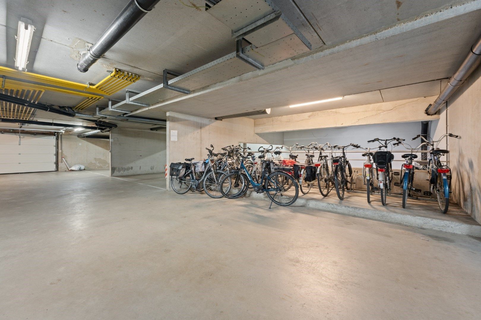 Leuk appartement in een rustige zijstraat van de Zeedijk foto 16