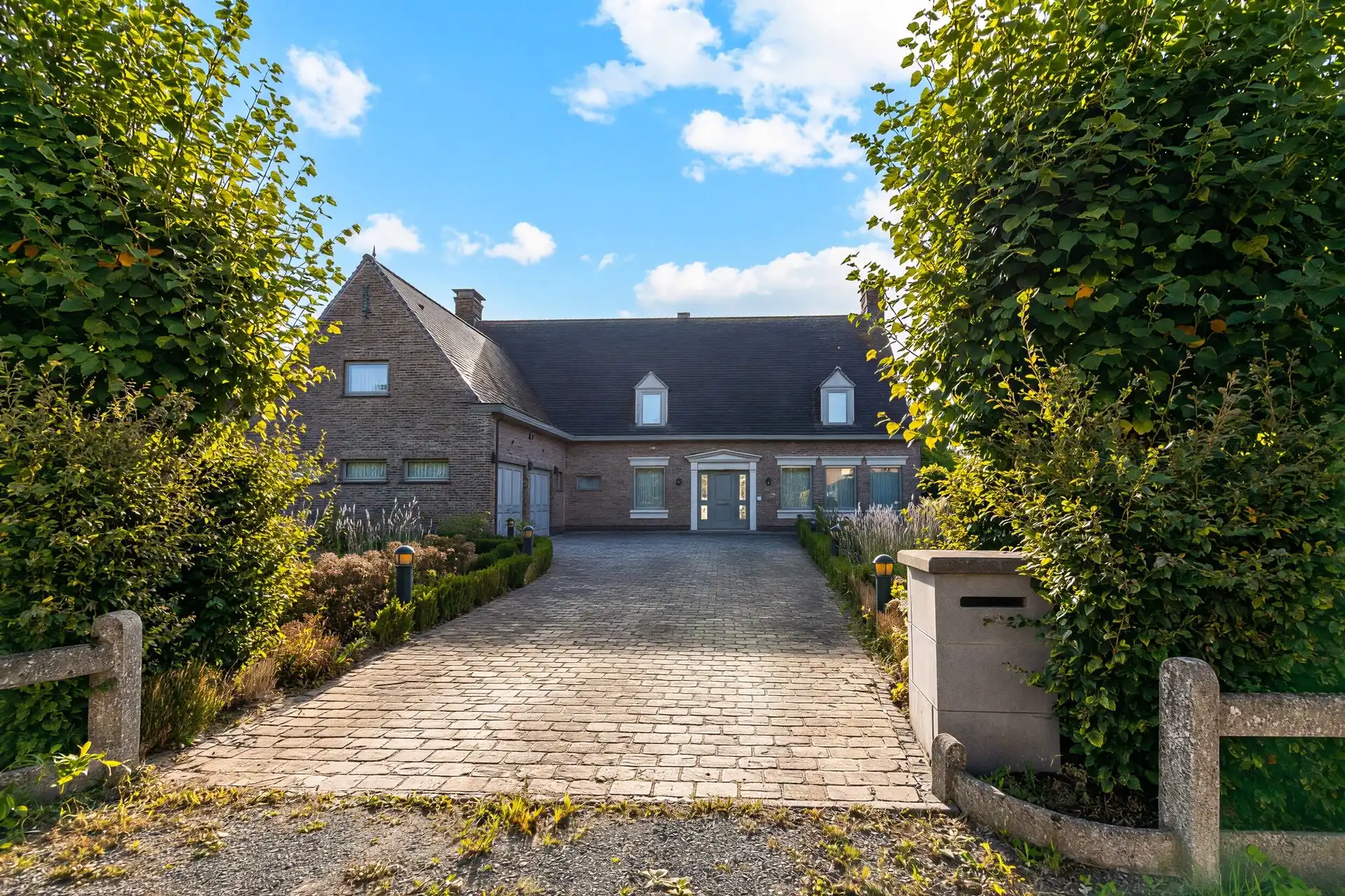 Charmante villa met panoramisch zicht op een toplocatie foto 2