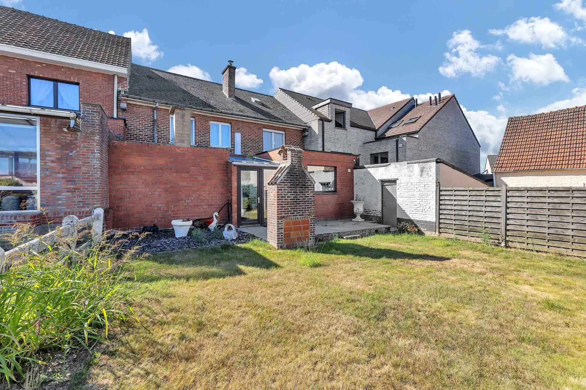 Rustig gelegen, goed onderhouden woning met twee garage's foto 26