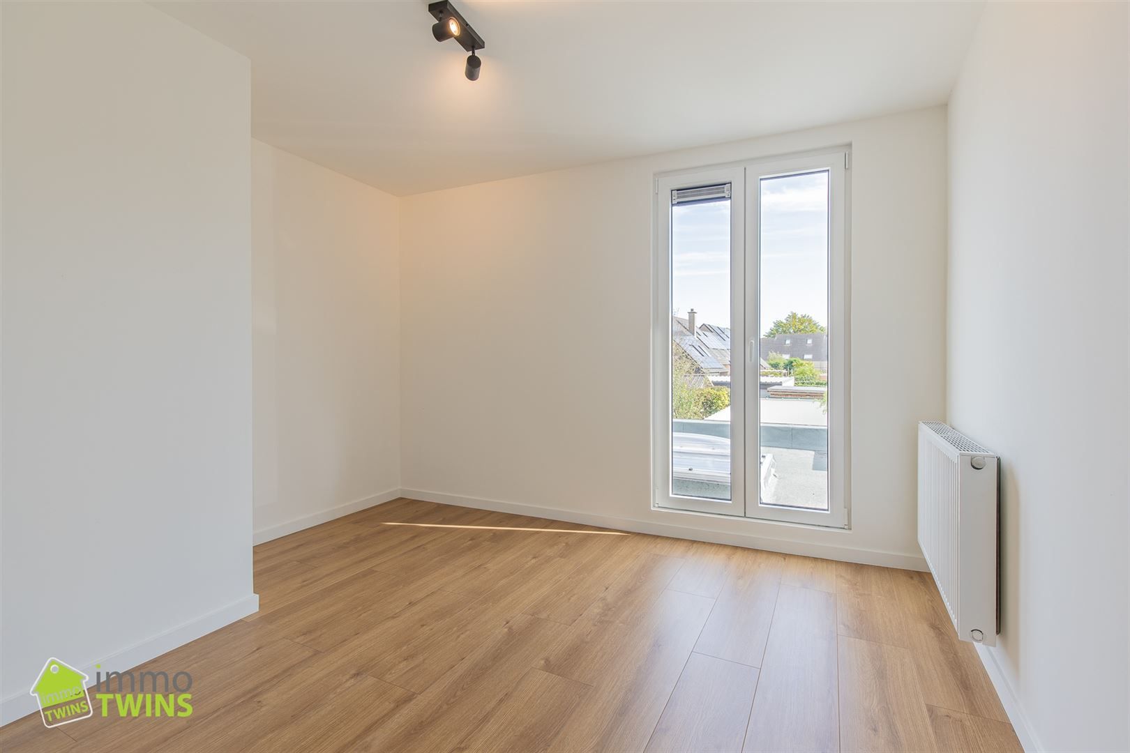 Totaal gerenoveerde, instapklare woning in hartje Beveren foto 31