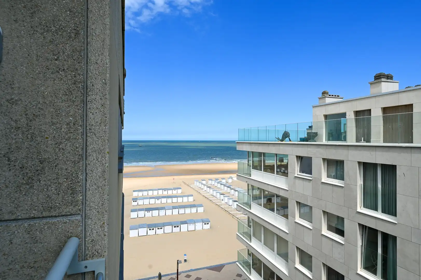 Schitterend hoekappartement in het hart van het Zoute met frontaal zeezicht. foto 19