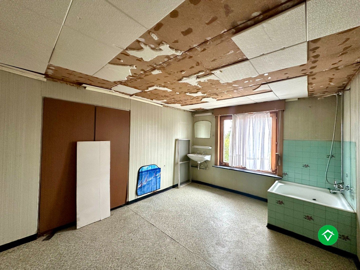 Alleenstaande woning met bakstenen garage en ruime tuin in Ichtegem foto 15