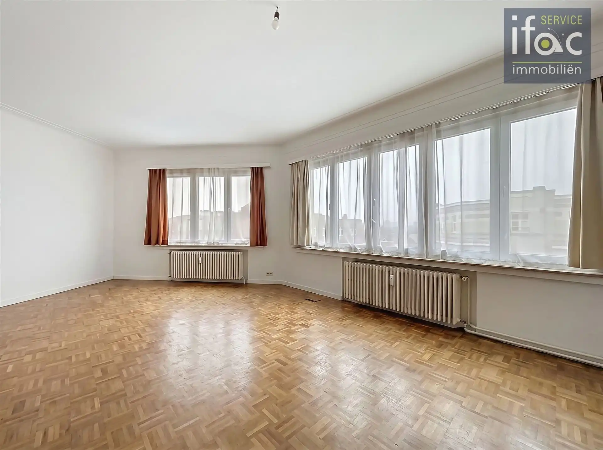 Lichtrijk goed onderhouden appartement op de 4e verdieping foto 2
