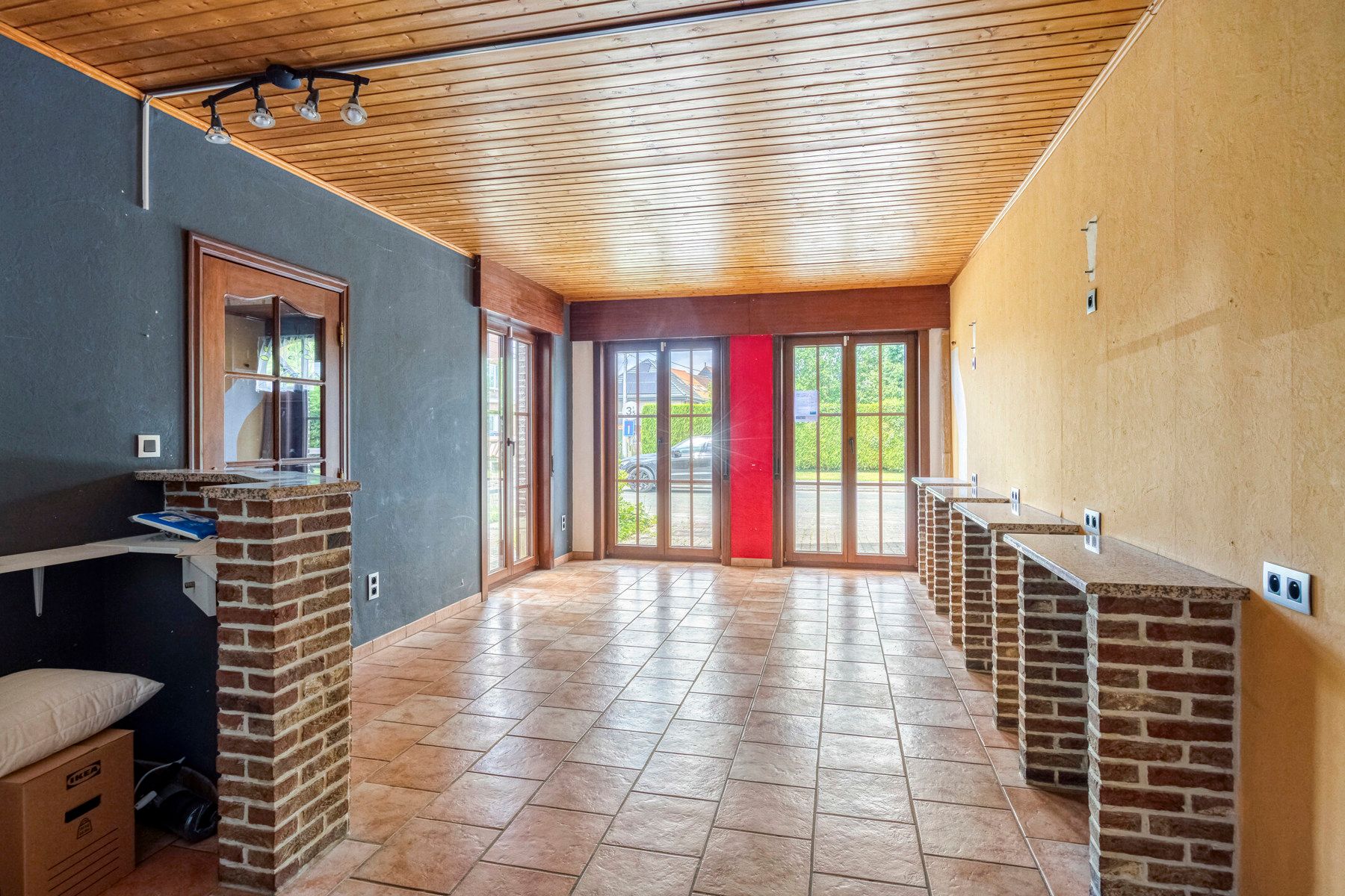 Ruime gezinswoning met 5 slaapkamers, tuin en garage foto 12